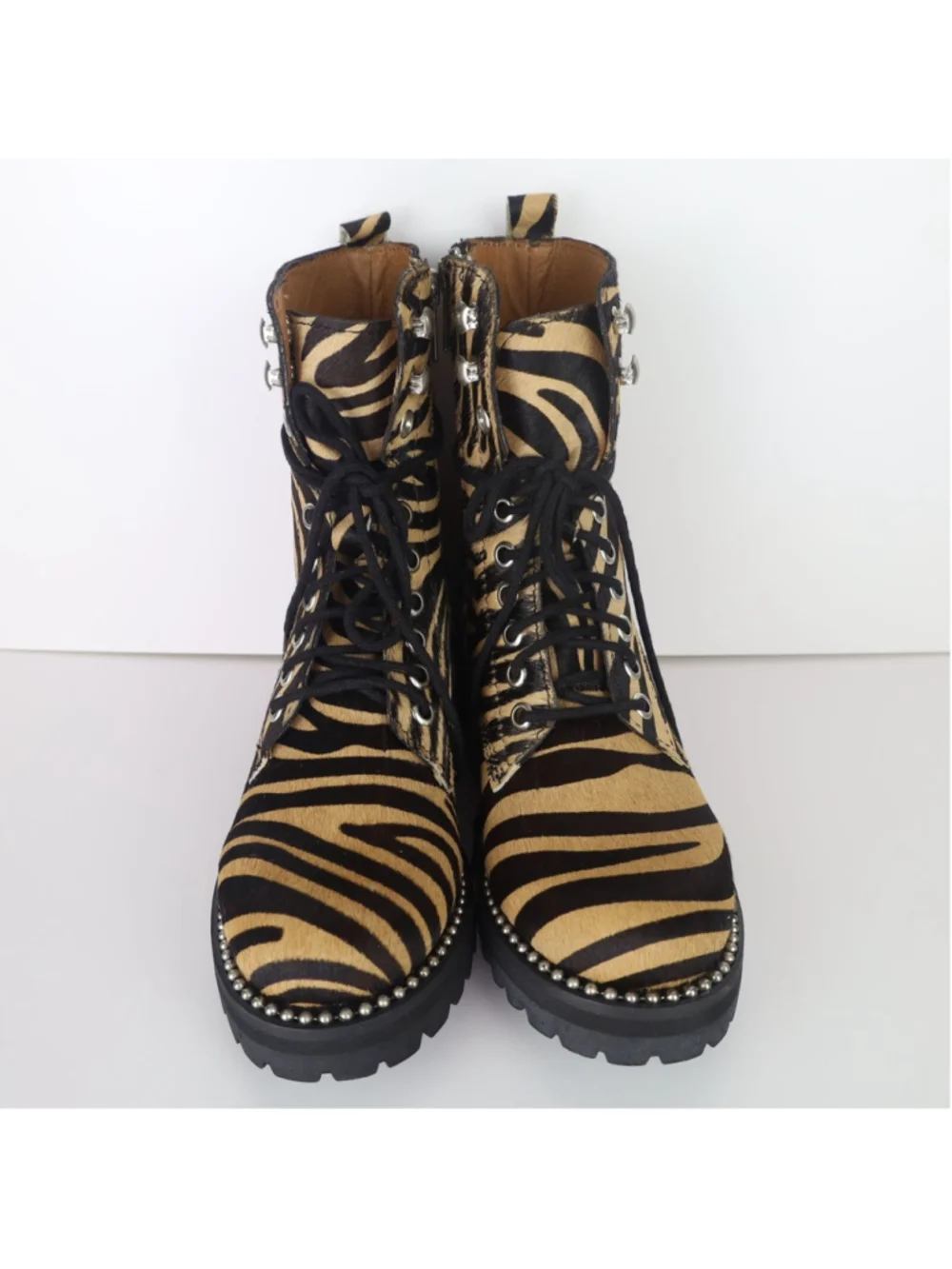 Aqua Women’s Tiger Print Jax Studded Hiker Combat Boots Lace Up Round Toe 5.5 - Picture 4 of 16